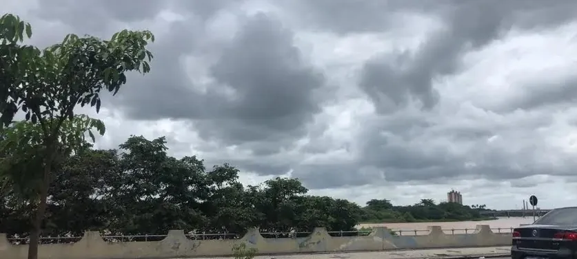 POSSÍVEL PANCADAS DE CHUVA - Frente fria avança e traz ar gelado para Rondônia a partir desta segunda-feira (23)