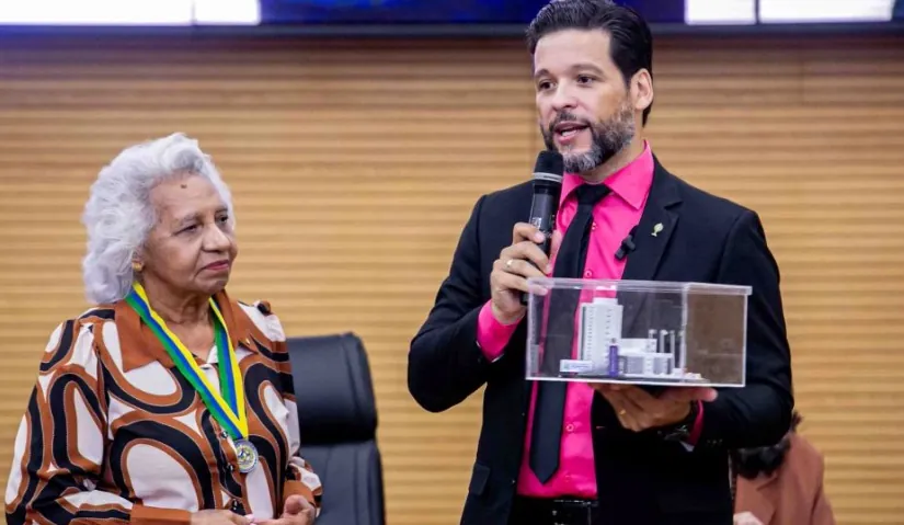 AÇÃO JUSTA, JUSTÍSSIMA - Deputado Delegado Camargo homenageia ex-deputada Odaísa Fernandes com título de Cidadã Honorária de Rondônia

