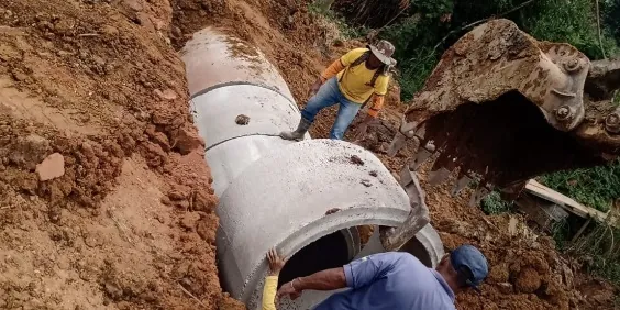 DEVER DE CASA - Ponte precária é substituída no bairro Nova Esperança, em Porto Velho

 