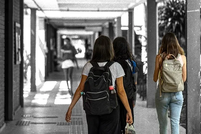 AMBIENTE ACADÊMICO DEGRADADO - Professor chama assédio sexual de paquera: “O que mais essa boca faz?”

