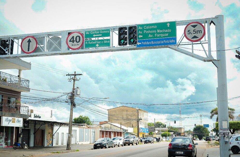 Prefeitura segue com trabalho de modernização da sinalização de trânsito