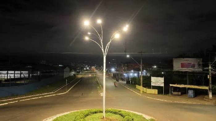 TRÁFEGO SEGURO - Instalado novo sistema de iluminação em rotatória da zona Leste de Porto Velho

