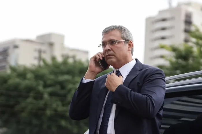 APÓS DERROTA - Lindbergh ameaça o centrão: 