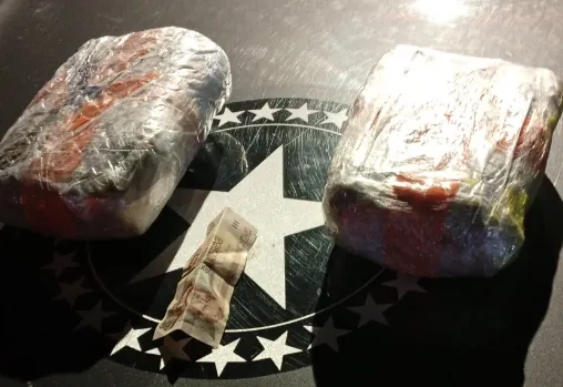 PATAMO RÁPIDO E EFICIENTE - Polícia Militar intercepta transporte de drogas em porto clandestino de Guajará-Mirim 

