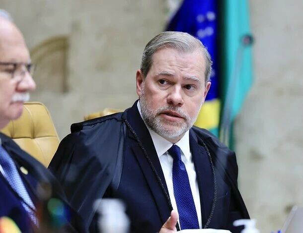 DURANTE O VOTO - Dias Toffoli chora ao ler voto que decidiu pela regulação das redes
