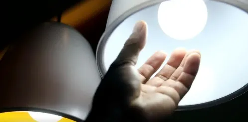 SEM REFRESCO - Contas de luz permanecem com bandeira tarifária vermelha em julho 

