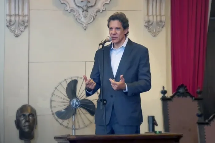 ENVENENANDO A MILITÂNCIA - “É hora de vestir uniforme do embate”, diz Haddad após derrota do IOF