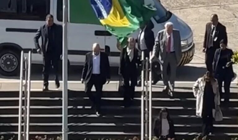 FARRA DA FAB-TUR - Janja viaja em voo da FAB para consulta médica em São Paulo e diz ter ido “de carona”com ministros do STF 
