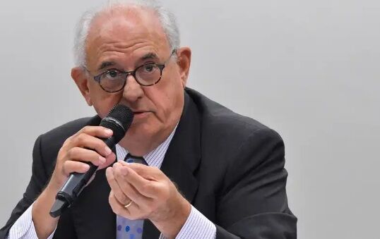 NARRATIVA DO CONFRONTO - "Governo Radicaliza ao Atacar o Congresso", Diz Nelson Jobim em Entrevista à CNN