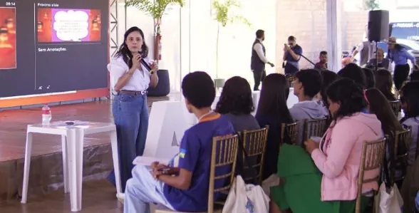 HORA DE APRENDER PORTUGUÊS - Curso da Escola do Legislativo prepara estudantes para a redação do Enem