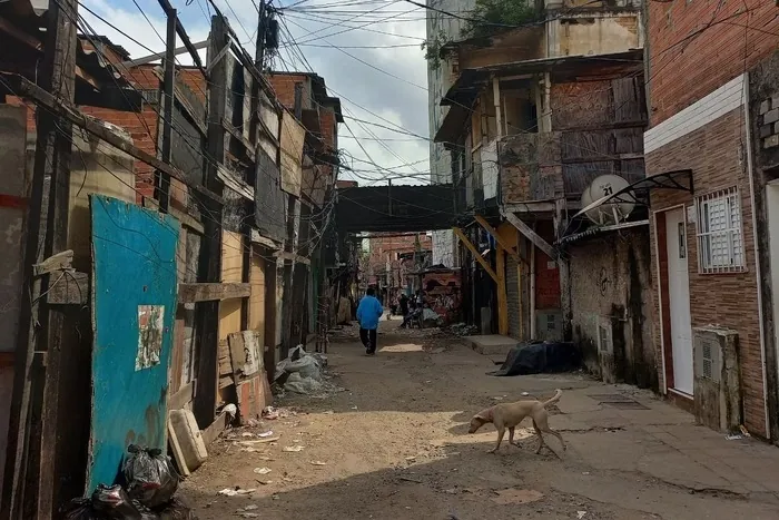 REVOLTANTE - PCC cobra até R$ 100 mil de moradores que deixaram Favela do Moinho

