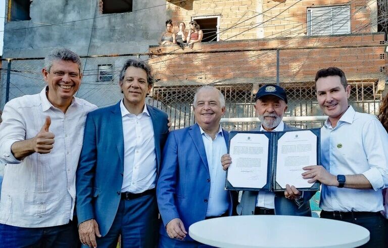 HUMILHAÇÃO! PEDIU LICENÇA À FACÇÃO - Lula visita favela em SP com intermediação e autorização de associação ligada ao PCC
