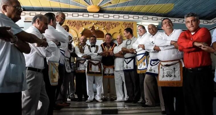 MUDAS, NA DITADURA DA TOGA - O papel da maçonaria na independência dos países da América Latina


