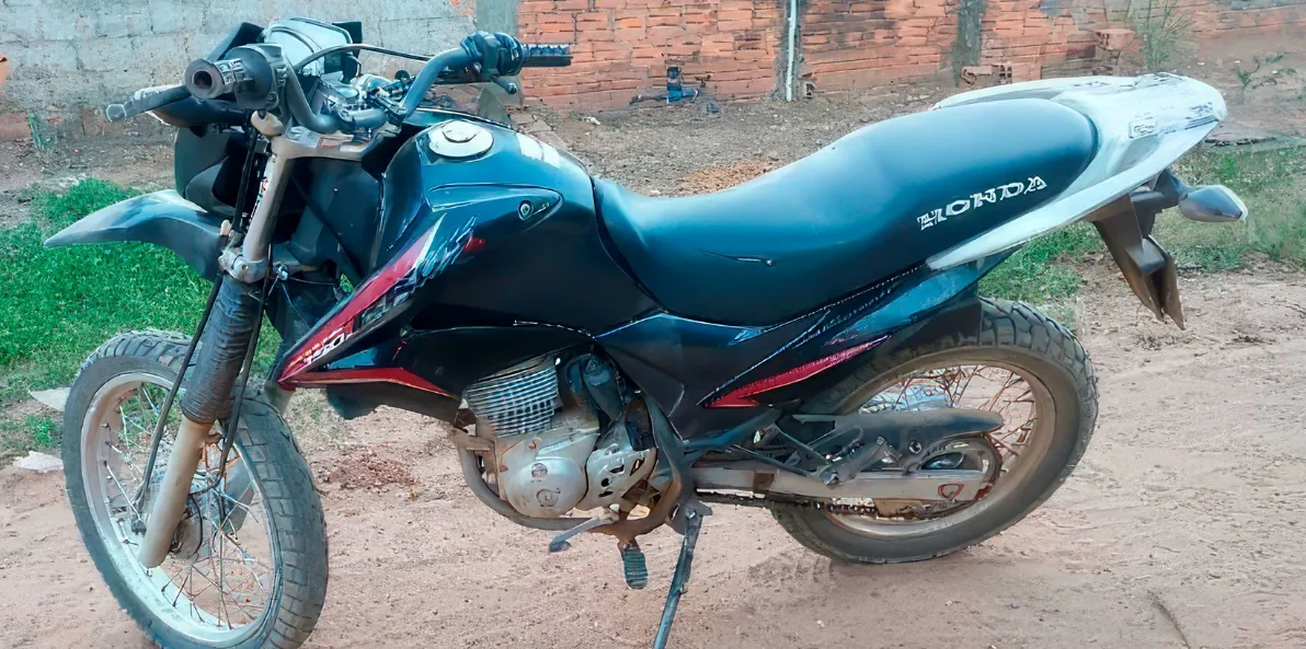 PRESIDENTE MÉDICI – Polícia Militar recupera motocicleta furtada e detém dois suspeitos durante patrulhamento urbano

