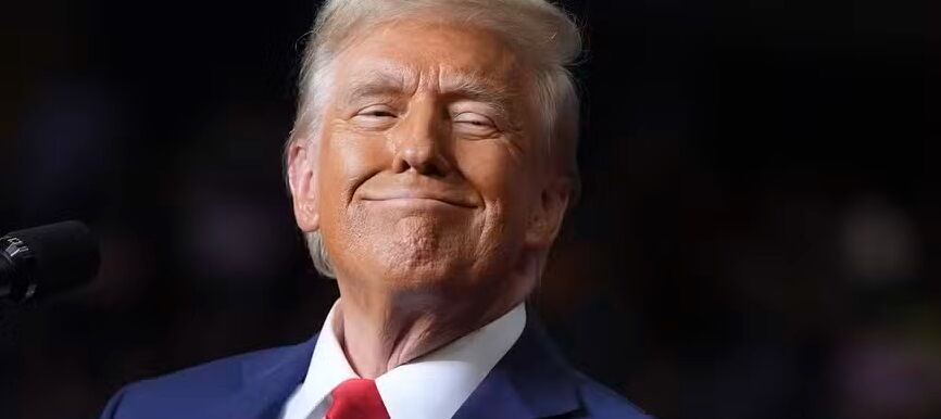 AVISOU, PROMETEU E CUMPRIU - Trump impõe tarifa de 50% ao Brasil e cita julgamento de Bolsonaro como motivo; direto em Lula e STF