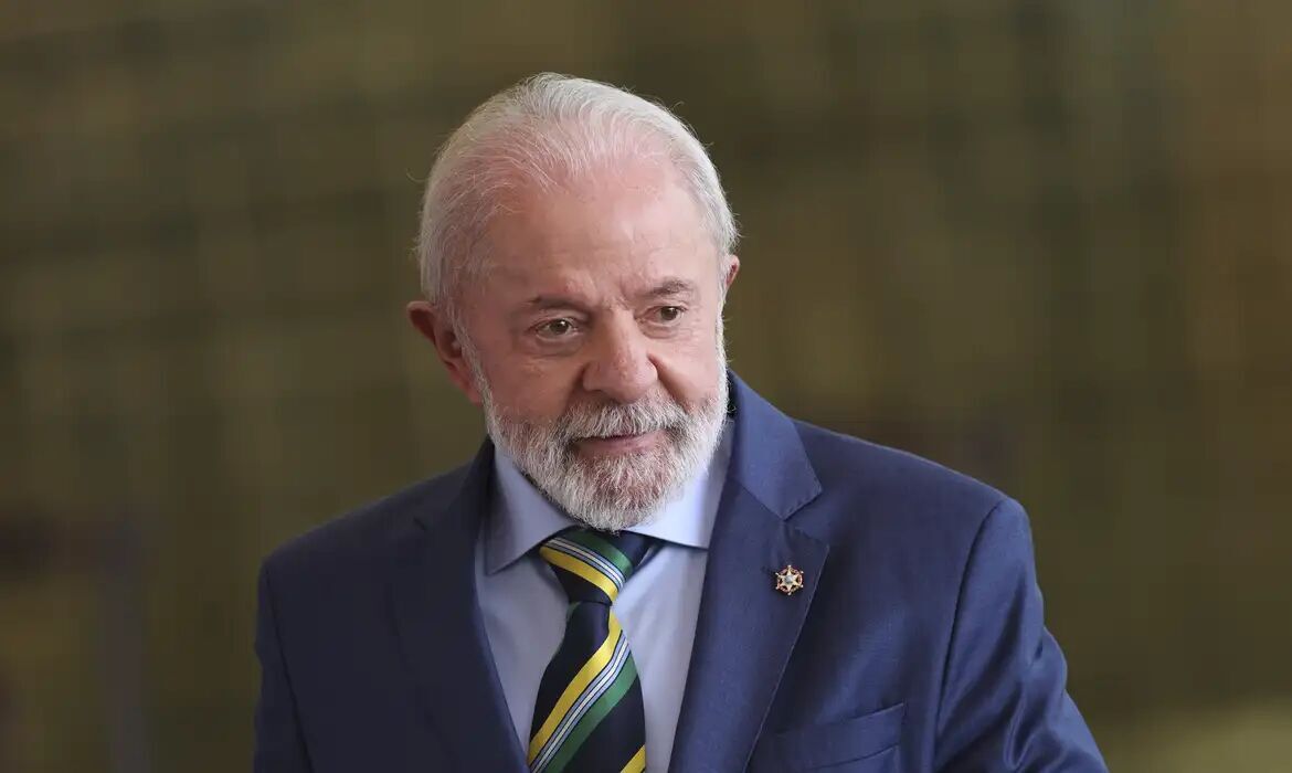 POR LULA, TODOS PAGAM - Brasil responderá tarifaço dos EUA com lei de reciprocidade, diz Lula


