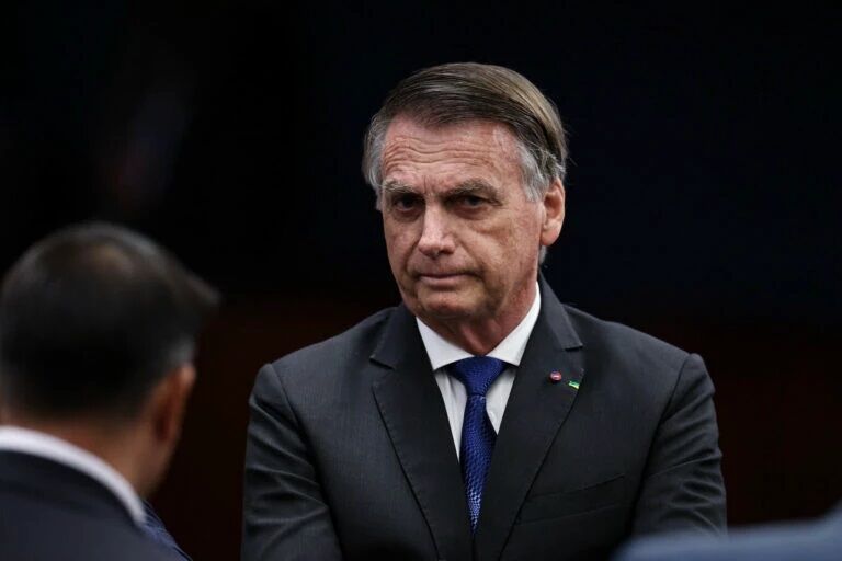 ATÉ DEUS AVISOU - Bolsonaro cita a Bíblia para criticar Lula após tarifaço de Trump contra o Brasil

