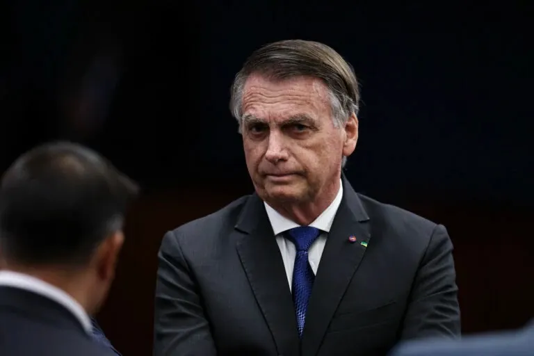 ATÉ DEUS AVISOU - Bolsonaro cita a Bíblia para criticar Lula após tarifaço de Trump contra o Brasil

