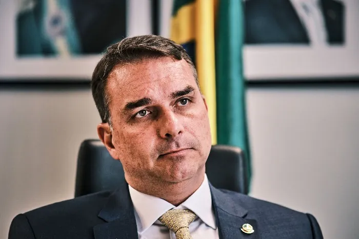 CONSELHO DE PATRIOTA - Flávio Bolsonaro diz que anistia é “primeiro passo” para reverter tarifas dos EUA e evitar escalada com Trump