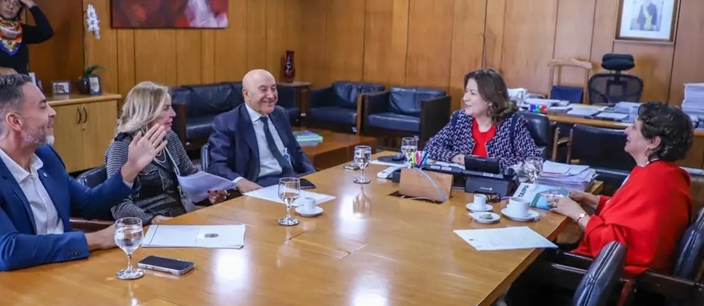 DE PIRES NAS MÃOS - Confúcio Moura e prefeito Léo Moraes buscam recursos do Novo PAC para macrodrenagem em Porto Velho