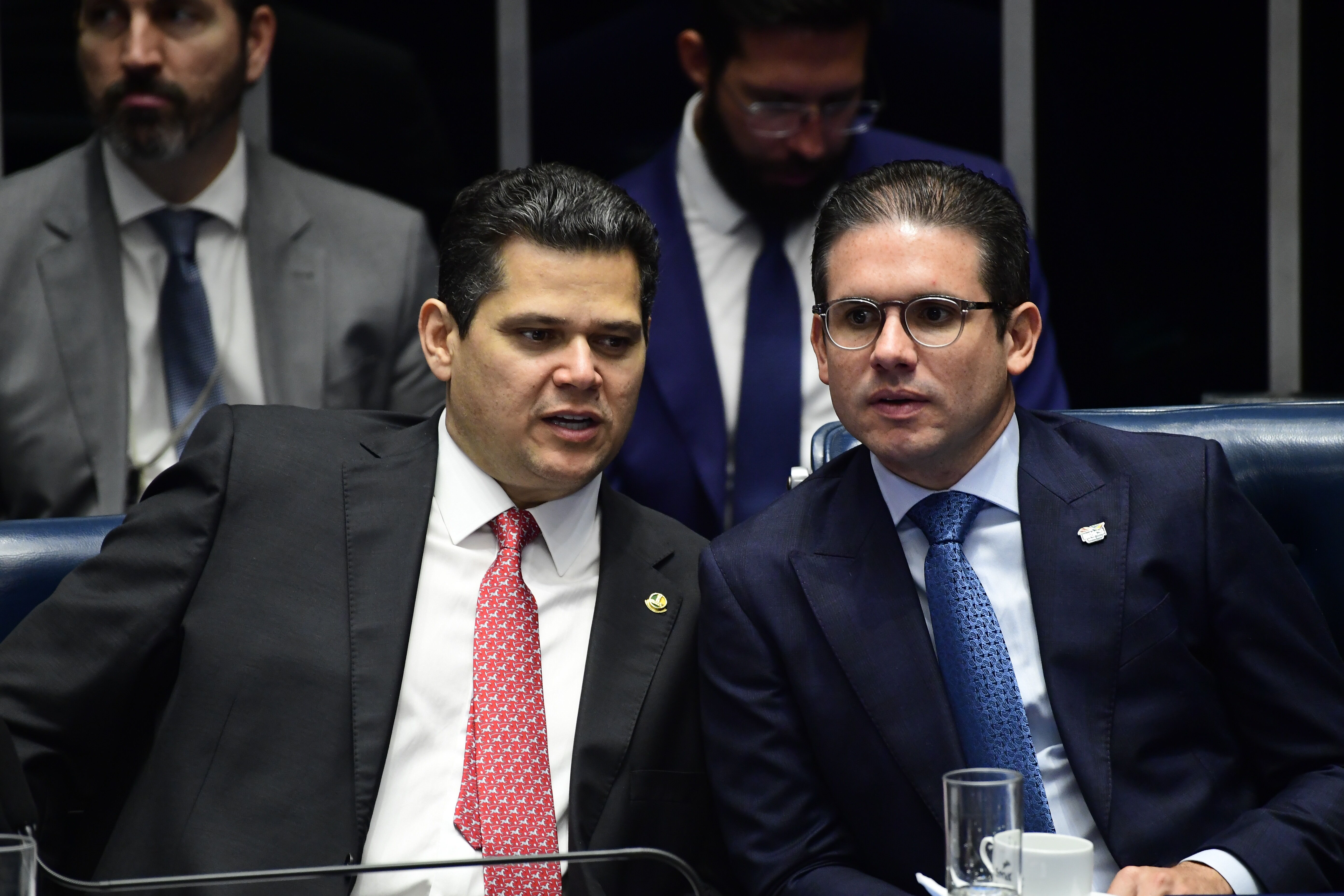 AMBIENTE CONTURBADO - Anistia para o 8 de Janeiro é adiada: Alcolumbre e Motta recuam diante de pressão internacional