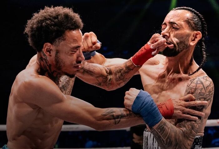 LUTA SANGRENTA - Lutador tem orelha rasgada em luta de boxe sem luvas