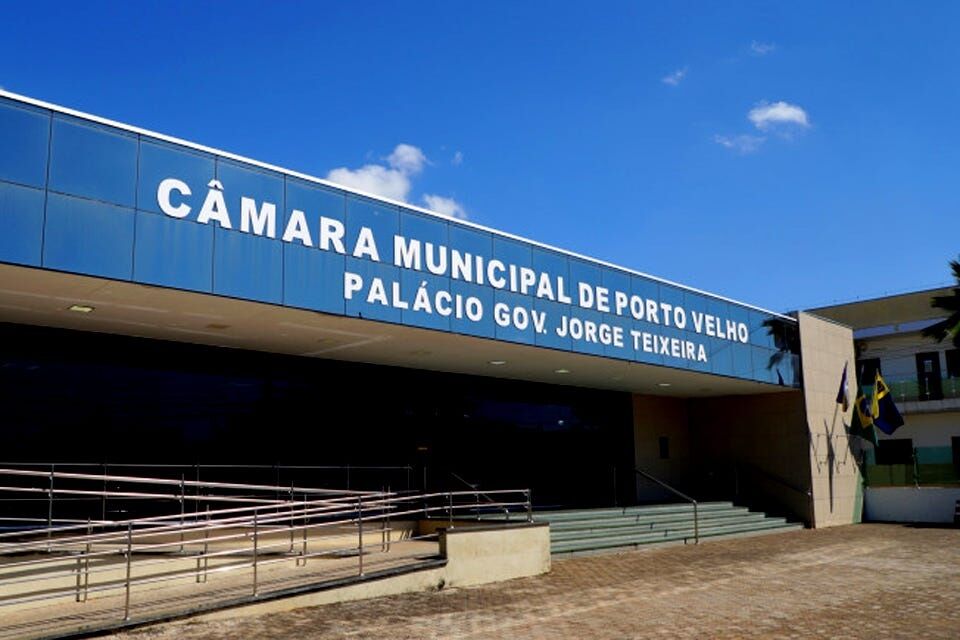 DERROTA DO EXECUTIVO - Câmara da Capital anula contrato emergencial de coleta de lixo firmado por Léo Moraes com a Amazon Fort 
