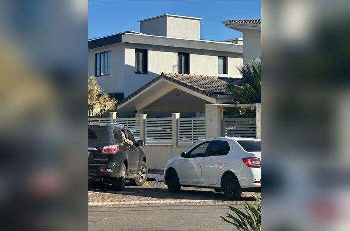 RANCOROSA DITADURA DA TOGA ATACA - Veja imagens exclusivas da operação da PF na casa de Bolsonaro

