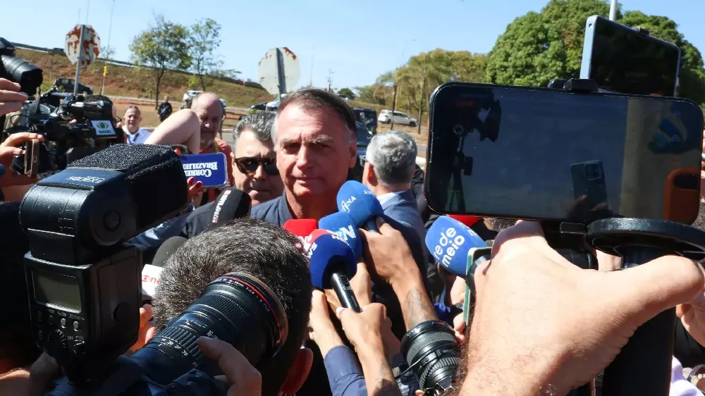 APÓS OPERAÇÃO -  Bolsonarismo pode capitalizar sobre operação contra Jair, mas momento é de Lula, afirma analista

