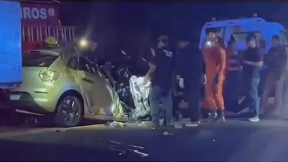 TRAGÉDIA - Três homens morrem após acidente entre carro e caminhão na BR-364 em RO