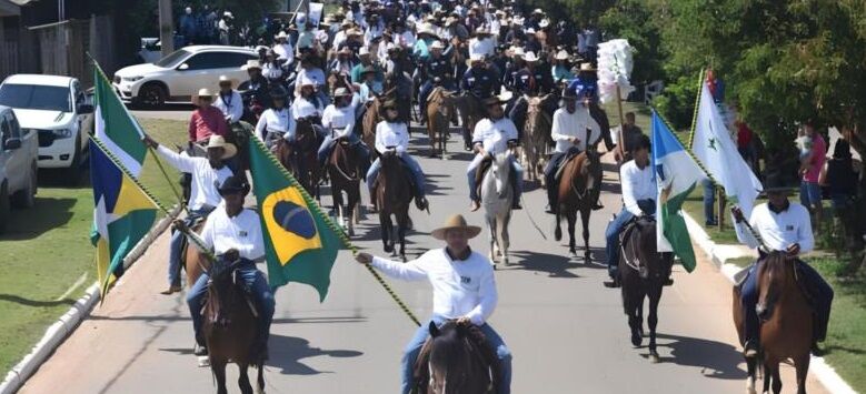 Cavalgada tradicional abre oficialmente a 40ª Expoari em Ariquemes com participação de 2 mil cavaleiros
