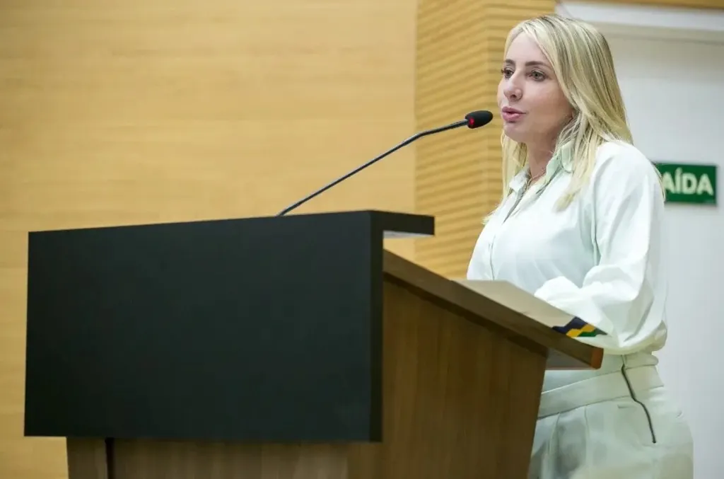 ATENDIMENTO SIMPLIFICADO - Ieda Chaves recomenda mutirões de emissão de RG em escolas públicas de Rondônia

 