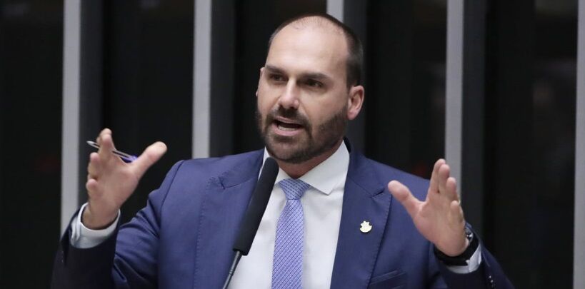 ÓDIO, VINGANÇA, CRUELDADE - Moraes bloqueia bens, contas bancárias e Pix de Eduardo Bolsonaro