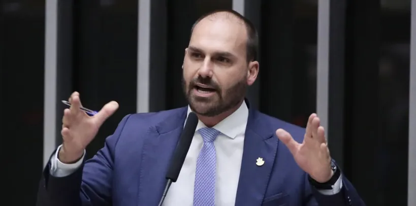 ÓDIO, VINGANÇA, CRUELDADE - Moraes bloqueia bens, contas bancárias e Pix de Eduardo Bolsonaro

