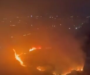 Incêndio de grandes proporções atinge terreno baldio em Porto Velho