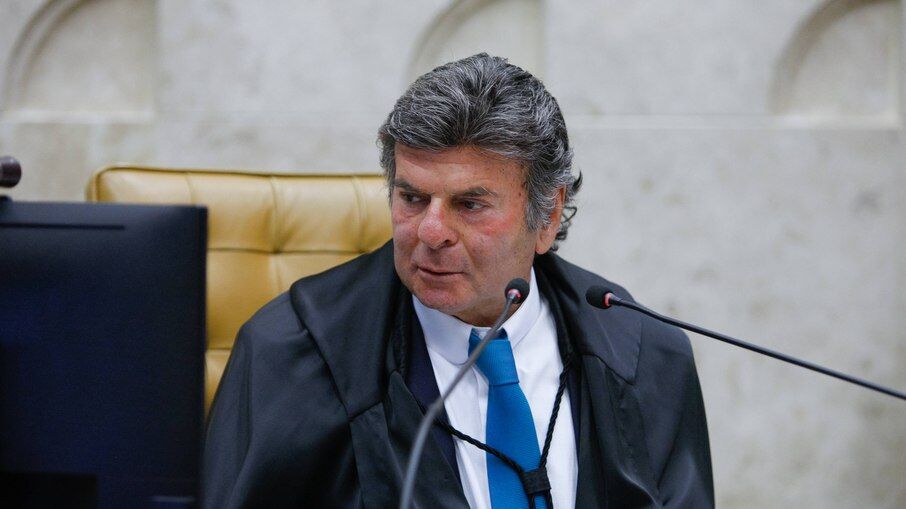 RACHA NO STF - Fux vota contra Bolsonaro usar tornozeleira: "restringe direitos"
