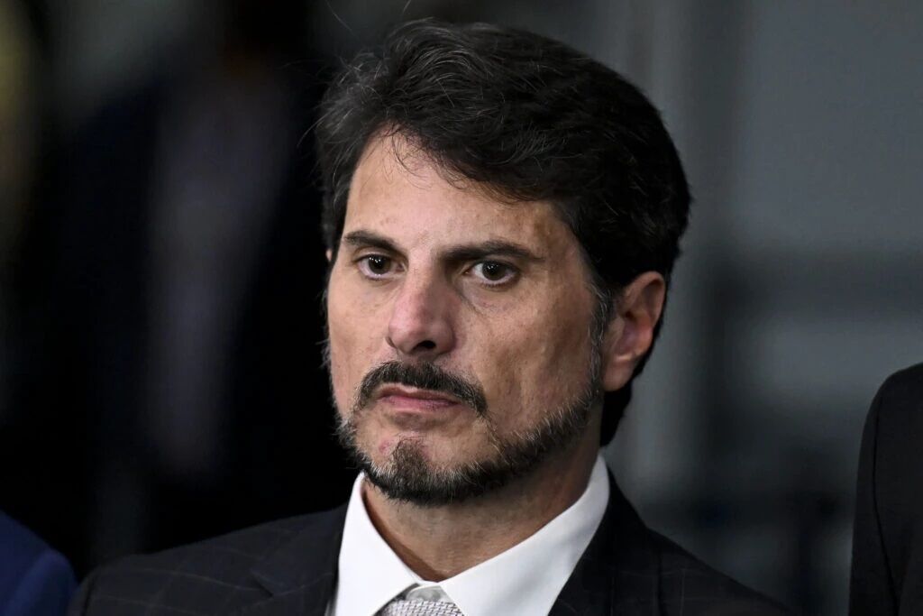 ESCAPOU DA BOCA DO LOBO - Do Val dribla STF e viaja aos EUA com passaporte diplomático