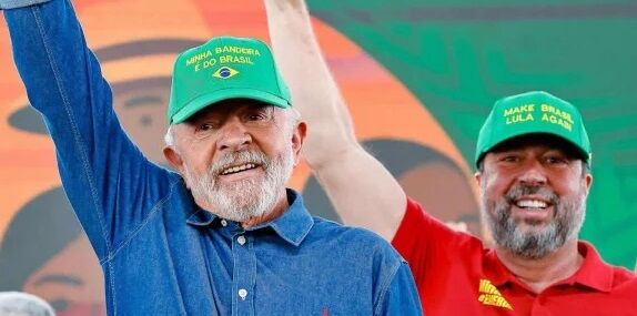 FALASTRÃO BRAVATEIRO - Lula chama bolsonaristas de "sem-vergonha" por apoio a Trump