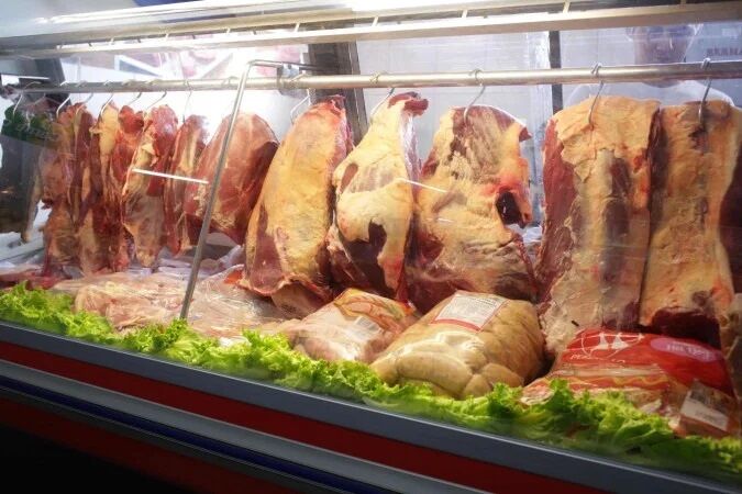 FEITOS DAS BRAVATAS DE LULA - Tarifaço de Trump derruba preços internos de carnes e frutas; e ameaça avalanche de desemprego