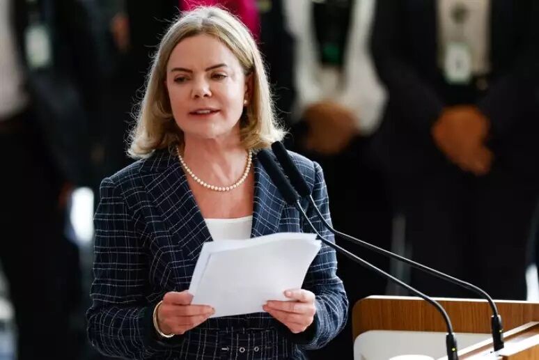 PORTA-NA-CARA - Trump disse que não quer conversar agora, não adianta Lula buscar diálogo, diz Gleisi Hoffmann