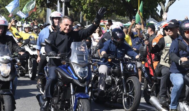AO VIVO - Bolsonaro participa de evento com motociclistas