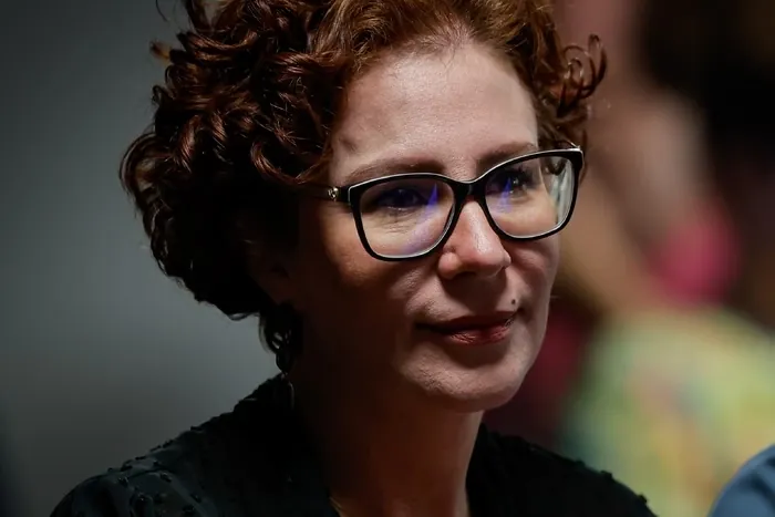 SE ENTREGOU - Deputada Carla Zambelli é presa em Roma, na Itália
