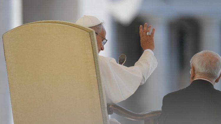 O PAPA - Rezo pelos cristãos que continuam sofrendo violências e perseguições