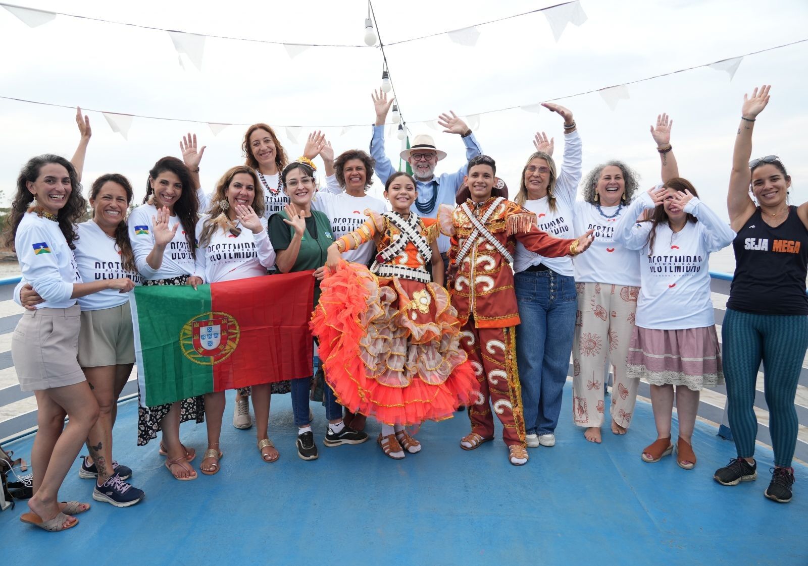 TURISMO INTERNACIONAL - Turistas europeias encerram imersão amazônica com encantador passeio de barco pelo rio Madeira

