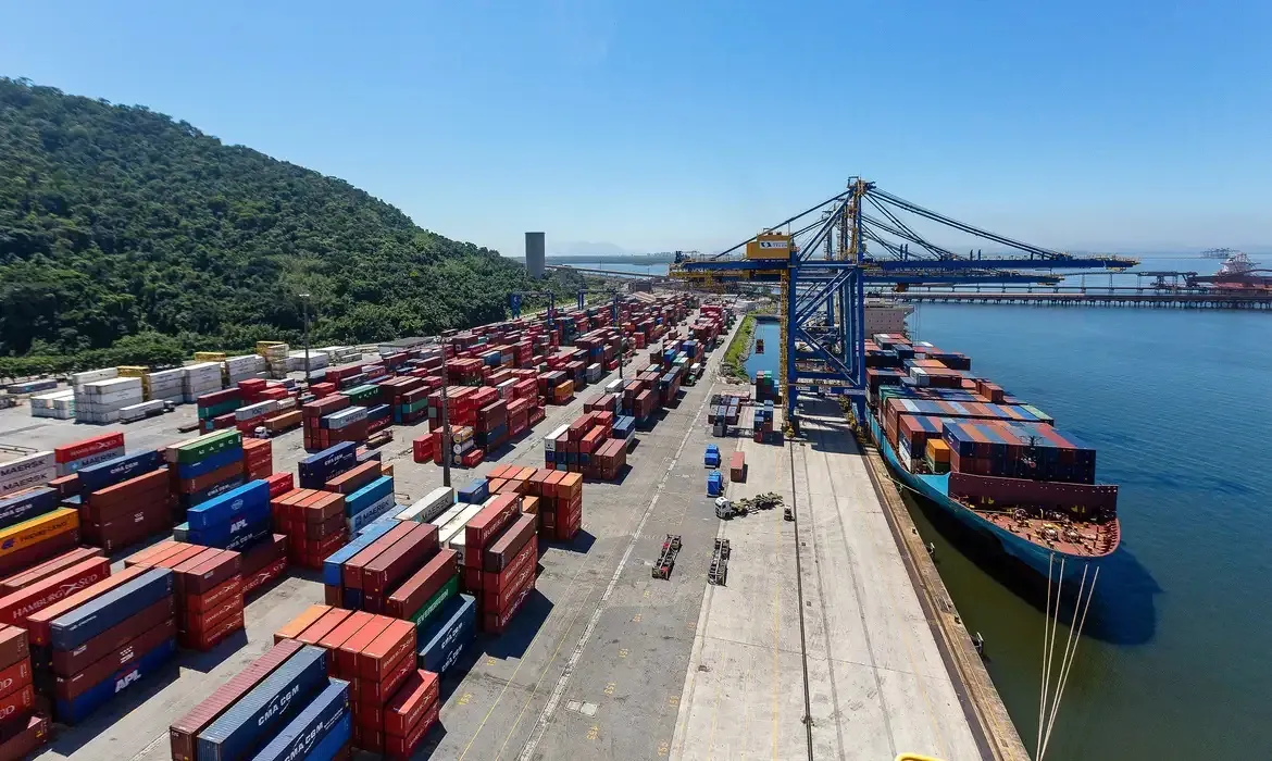 TRUMP FOI 'BONZINHO' - Tarifaço exclui 44,6% das exportações do Brasil para EUA, informa Mdic

