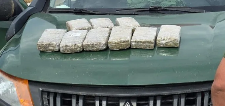 DEU BOBEIRA, CHAMOU ATENÇÃO - POLÍCIA MILITAR APREENDE 12 KG DE MACONHA DURANTE OPERAÇÃO NA BR-364 E CAUSA PREJUÍZO DE MAIS DE R$ 67 MIL AO TRÁFICO
