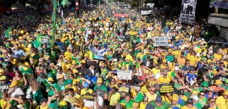 O BRASIL REAGE - Direita faz 1º teste de público nas ruas sem Bolsonaro