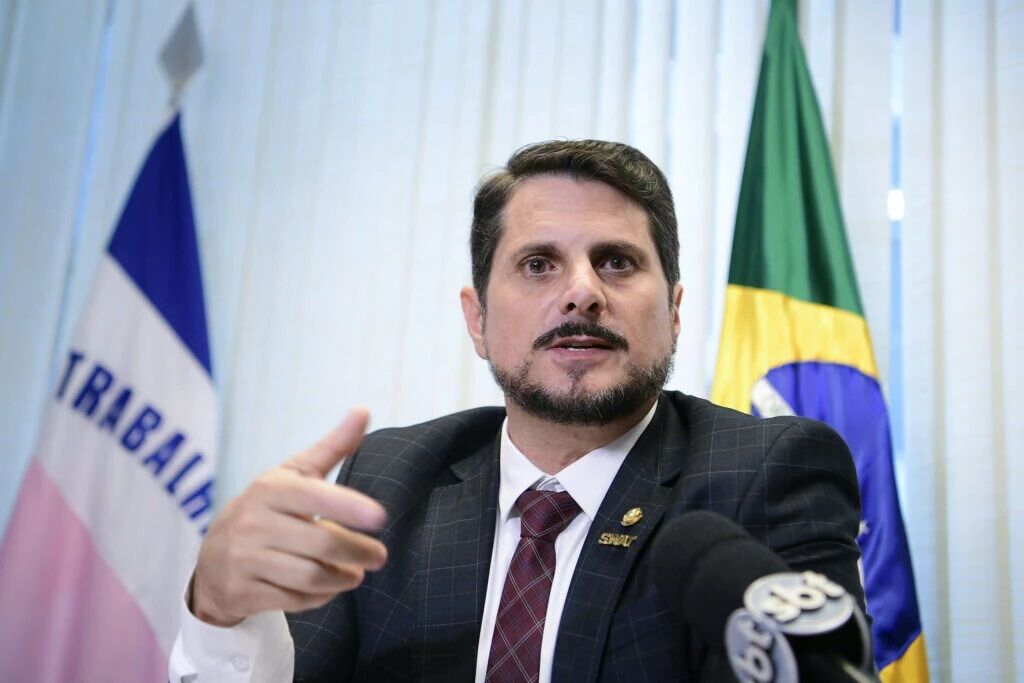 SENADO SUBMISSO E HUMILHADO - Moraes bloqueia salário e verba de gabinete de Marcos Do Val