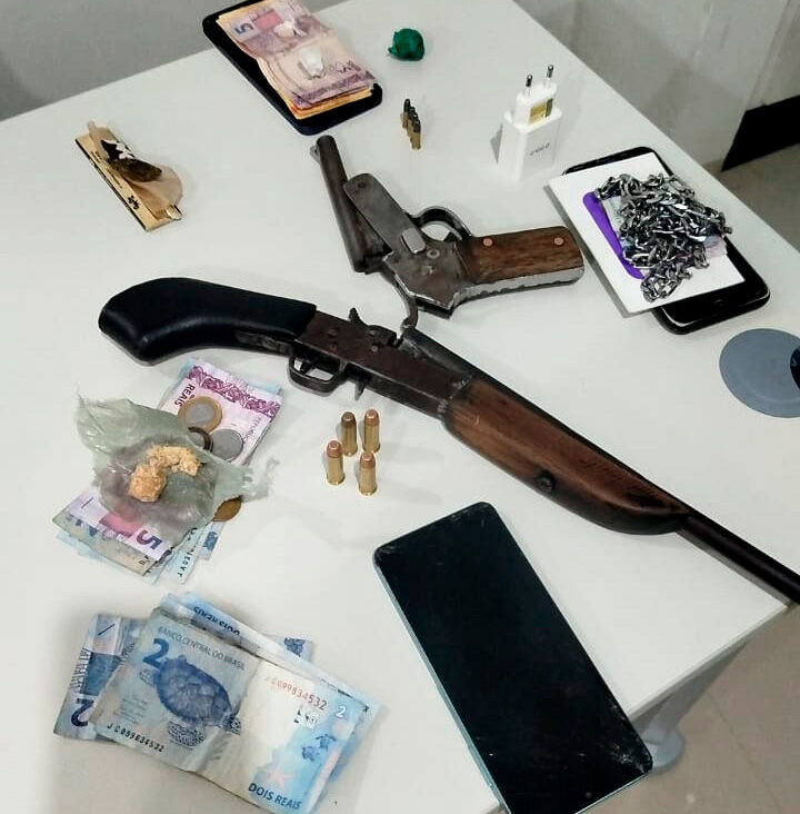 PRESIDENTE MÉDICI – POLÍCIA MILITAR INTERROMPE FESTA ENTRE CRIMINOSOS, APREENDE ARMAS DE FOGO, DROGAS E CONDUZ 15 SUSPEITOS
