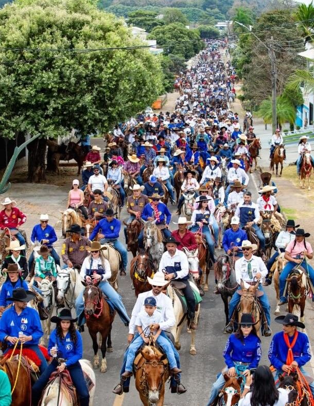 EXPO SHOW NORTE - Cavalgada reúne multidão e se torna uma das maiores de RO